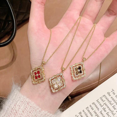 布吉拉提歌剧院opera双面旋转双层四叶草项链镀18K贝母复古锁骨链