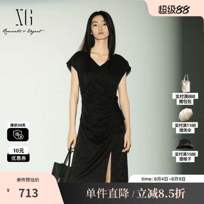 XG/雪歌XL204015A590黑色暗纹V领无袖连衣裙收腰捏褶开叉半裙女装