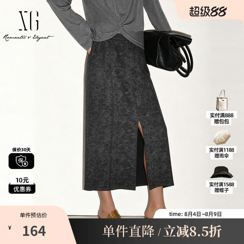 XG/雪歌XK303703A883深灰色暗纹印花A字开叉半身裙通勤休闲长裙女