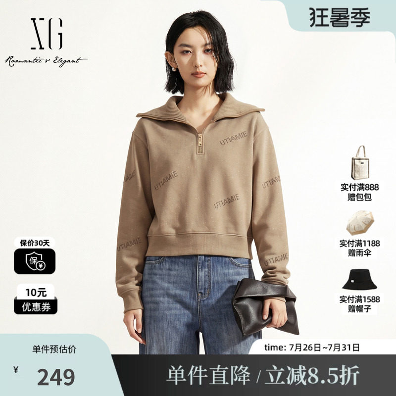 XG/雪歌 XK301684A809咖色字母印花针织翻领拼接长袖短款卫衣女装