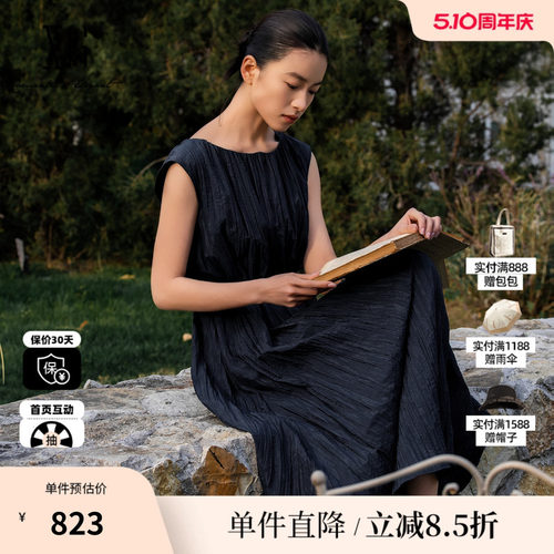 XG/雪歌XL204037A628藏青色圆领无袖连衣裙肌理配腰带A字中长裙女