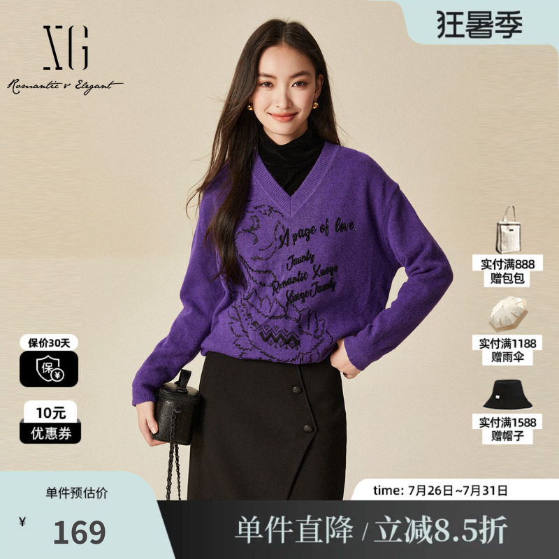XG/雪歌XJ411074A603 紫创意绣花长袖针织衫厚款无领套头毛衫女装
