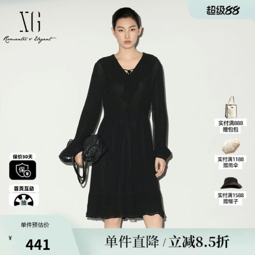 XG/雪歌XL104006A390 荷叶边V领连衣裙黑色高腰显瘦长袖A字伞裙女