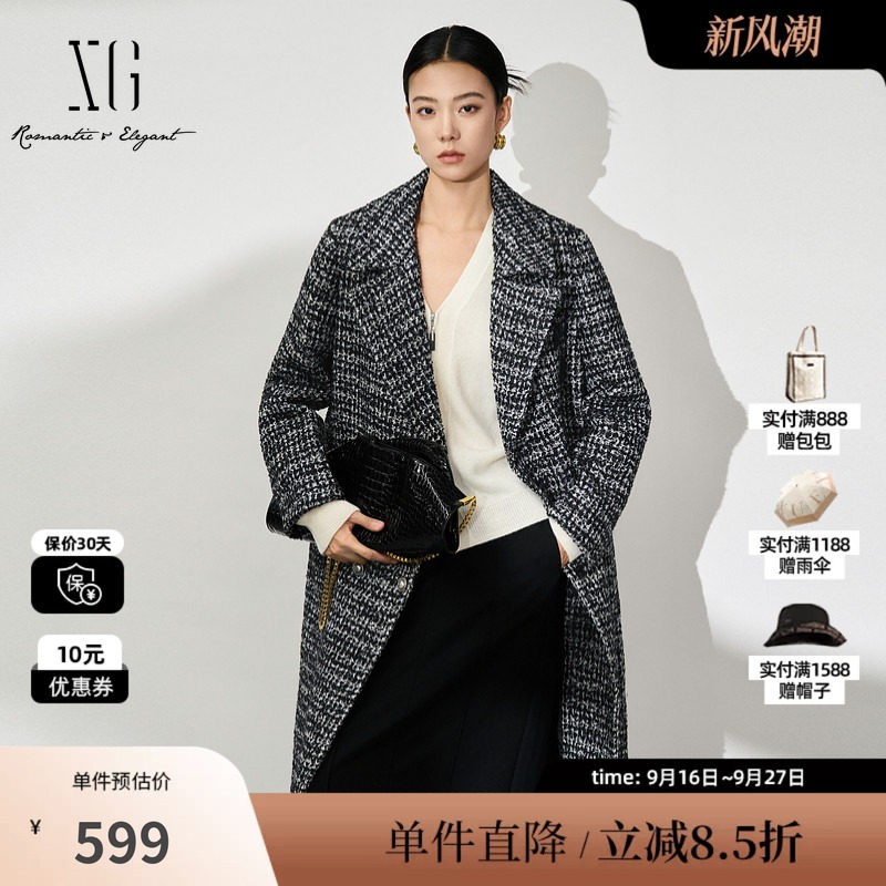 XG/雪歌XJ410043B705 黑小香风长款毛呢外套条格羊毛混纺大衣女装