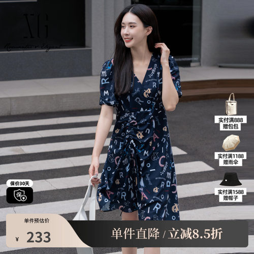 XG/雪歌XJ204067B997字母印花短袖连衣裙时尚夏季新款抽褶短裙女
