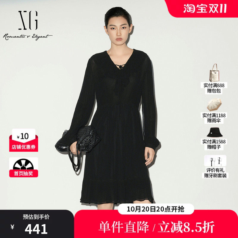 XG/雪歌XL104006A390 荷叶边V领连衣裙黑色高腰显瘦长袖A字伞裙女