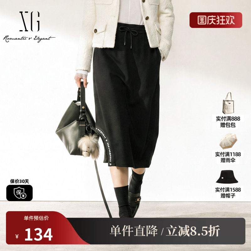 XG/雪歌 XJ403790A890黑色棉感松紧腰直筒半身裙字母休闲中裙女装