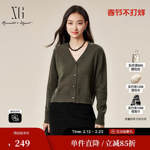 XG雪歌XK411813A884黑色短款毛针织衫时尚冬季新款纯绵羊毛开衫女