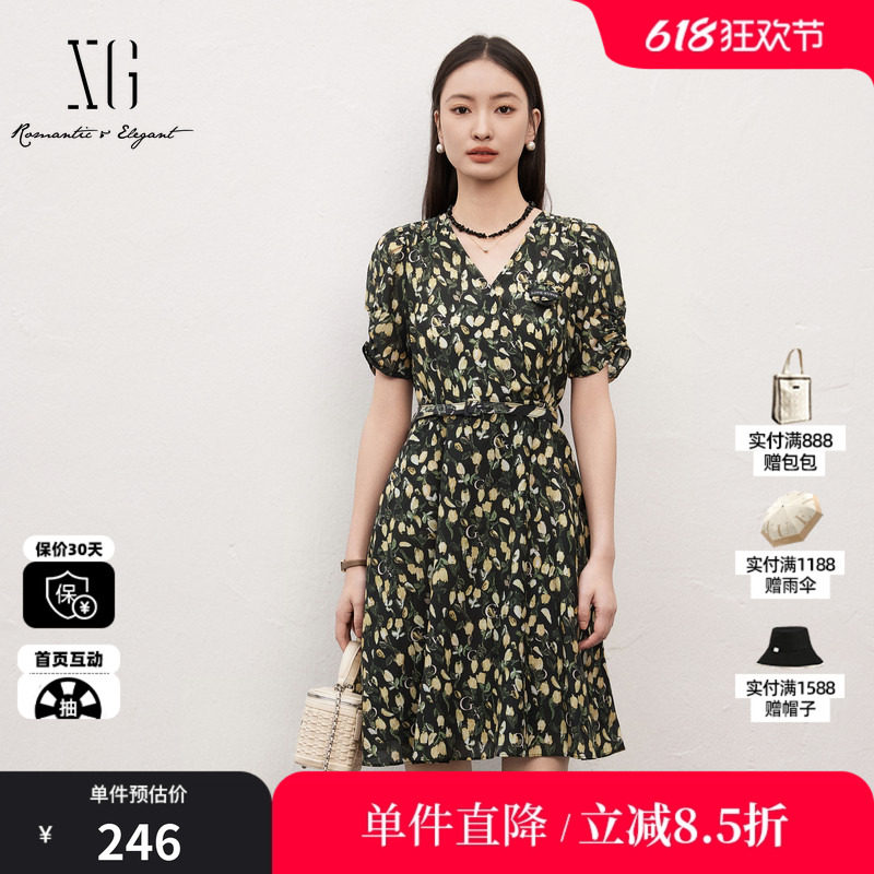 XG/雪歌XJ204028B397棉感软花色连衣裙时尚夏季新款V领A字裙女装
