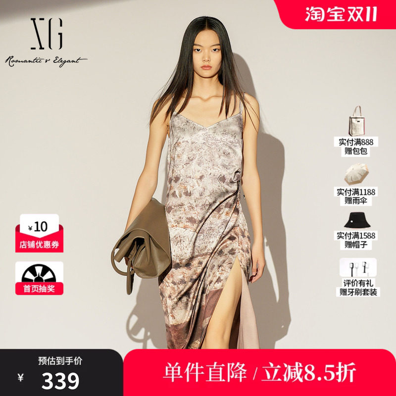XG/雪歌XL104001B293花版吊带连衣裙V领收腰露背中长无袖碎花女装