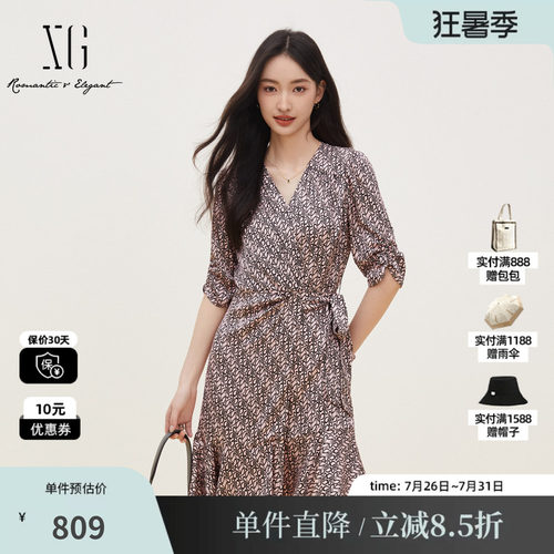 XG/雪歌XK204108B993 花版桑蚕丝V领中袖连衣裙收腰绑带A字中裙女
