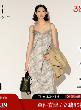 XG/雪歌XL104002B493花版吊带连衣裙V领收腰印花中长背心裙子女装