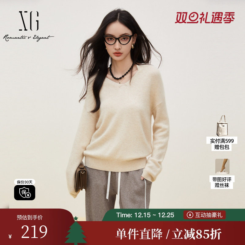 XG雪歌XI411056A960长袖毛针织衫时尚冬季新款浅米色套头羊毛衫女