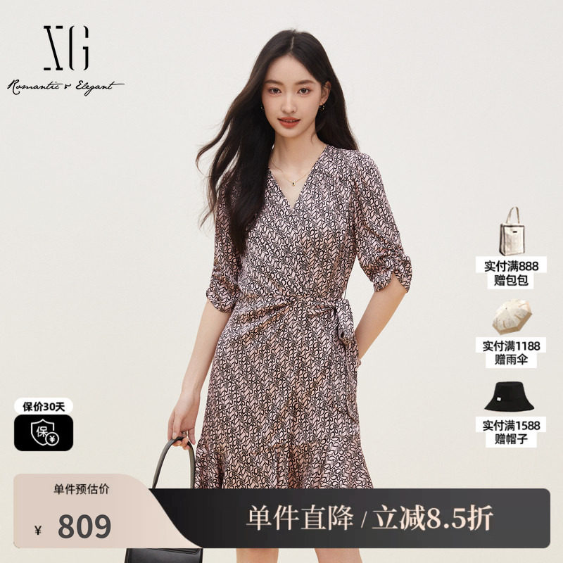 XG/雪歌XK204108B993 花版桑蚕丝V领中袖连衣裙收腰绑带A字中裙女