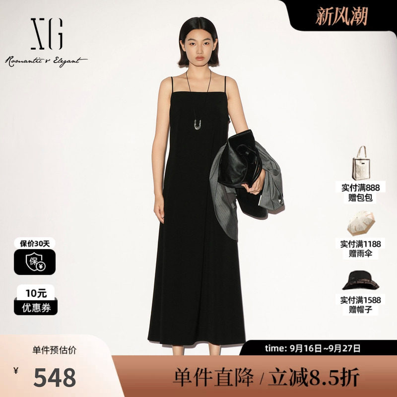 XG/雪歌 XL304015A190黑色吊带连衣裙方领气质高级感直筒长裙女装