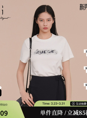 XG/雪歌XK101021A651圆领短袖T恤棉感正肩套头宽松立体印花上衣女