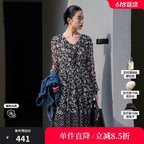XG/雪歌XL104005B393 碎花长袖连衣裙V领荷叶边花版A字中裙伞裙女