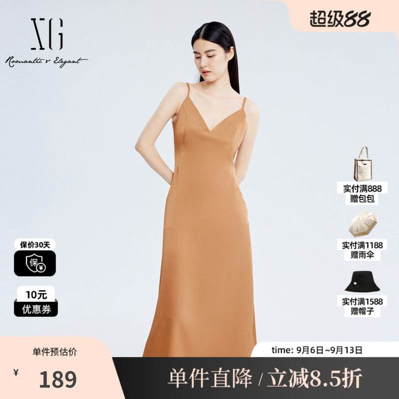 XG/雪歌XJ304017A133桔黄色无袖连衣裙 时尚秋季新款吊带长裙女装