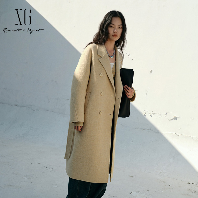 XG/雪歌 XK410784A830黄色羊毛混纺翻领双排扣腰带毛呢外套大衣女