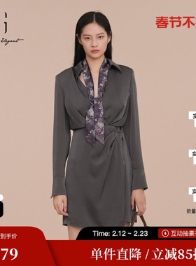 XG/雪歌XK104003A583深灰色褶皱连衣裙2025春季新款长袖衬衫裙女