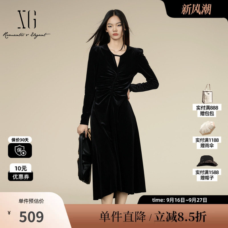 XG/雪歌XK404007A790黑色抽褶连衣裙2025冬季新款镂空设计长裙女