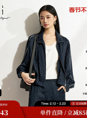 XG雪歌XK107015A425深蓝色长袖短外套2025春季新款满版印花外套女