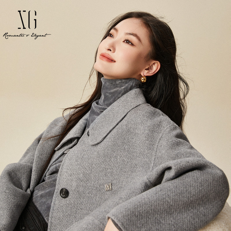 XG/雪歌XJ410998A884 灰色羊毛混纺长款翻领毛呢外套直筒大衣女装