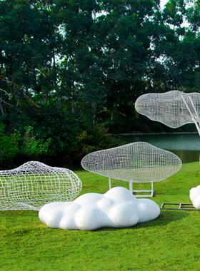 户外大型不锈钢镂空云朵雕塑公园景区售楼玻璃钢人物草坪装饰摆件