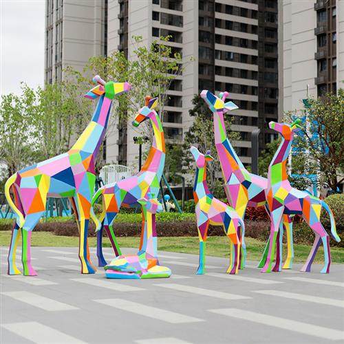 几何长颈鹿雕塑摆件玻璃钢抽象块面动物大型户外公园林景观区草坪