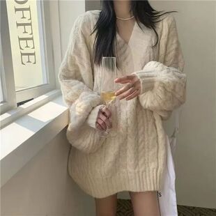 Autumn and winter V-neck thick sweater 秋冬V领加厚麻花毛衣女