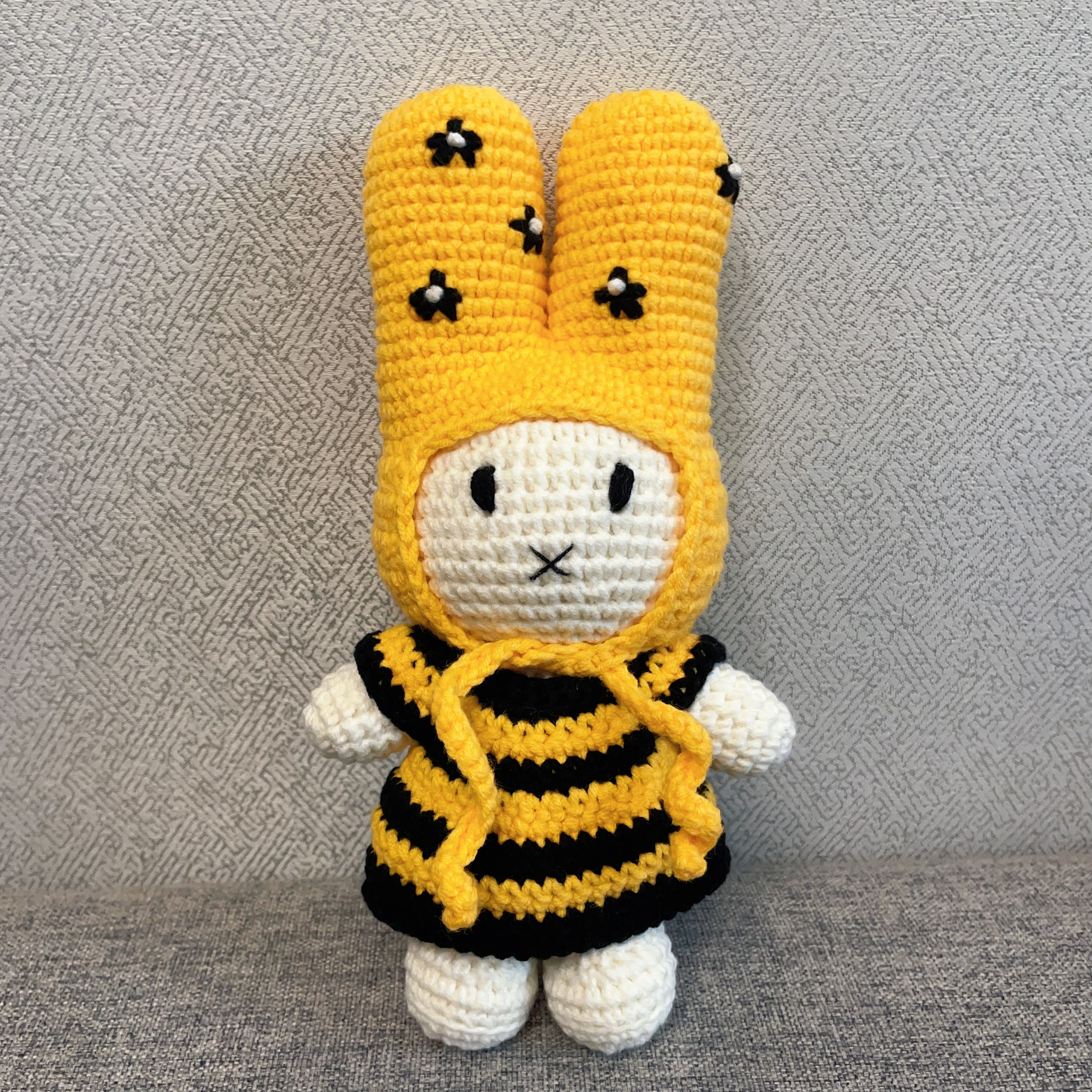 成品手工钩织可爱20cm蜜蜂米菲兔玩偶钩织礼物公仔