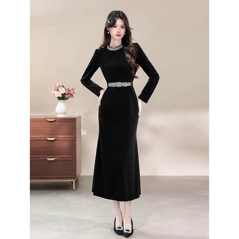 JOYIASS黑色长袖连衣裙小黑裙女秋冬重工镶钻高级感修身年会礼服