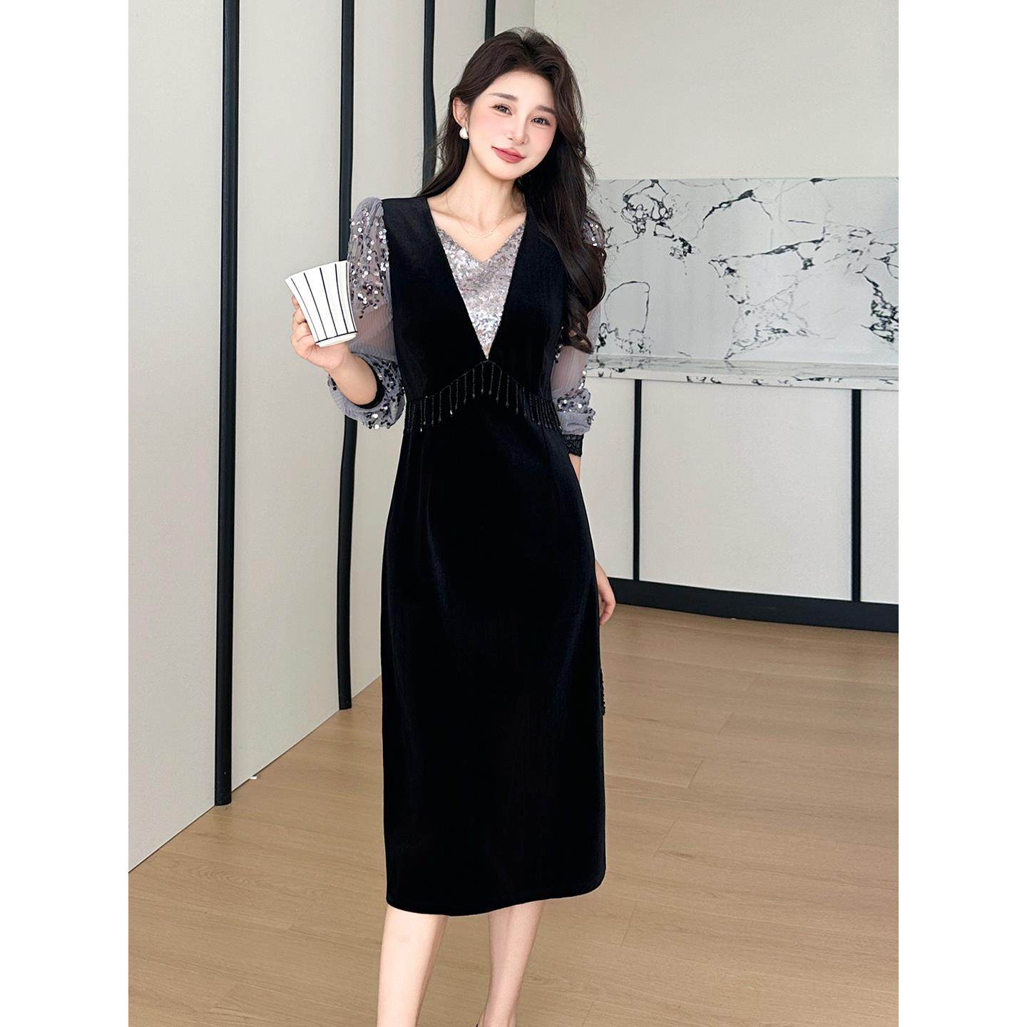 JOYIASS轻奢减龄高级感长袖连衣裙女秋冬重工钉珠覆古丝绒遮肉设