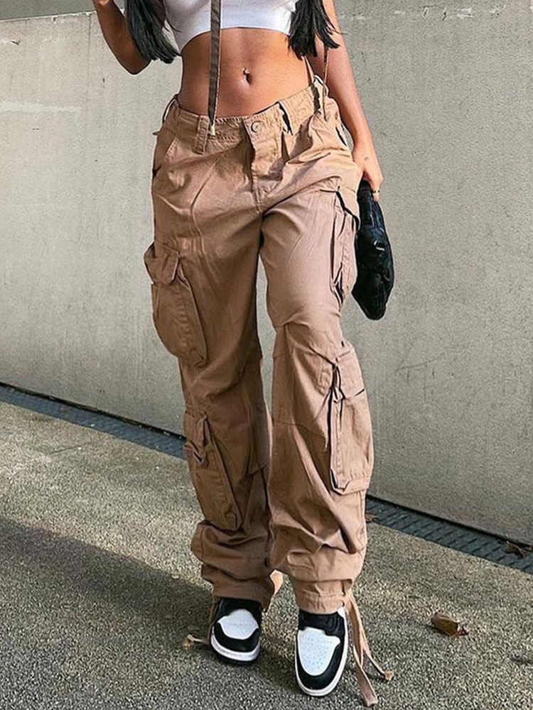街头女生低腰工装牛仔裤