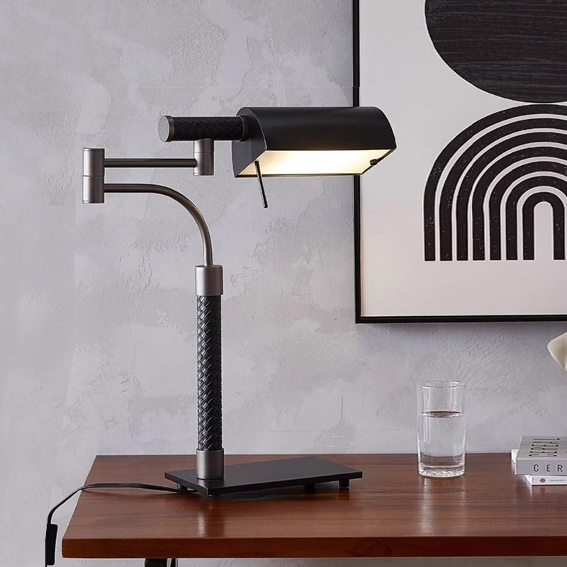 台灯极简工作办公专用卧室书房桌面轻奢高级感插电黑色护眼长臂灯