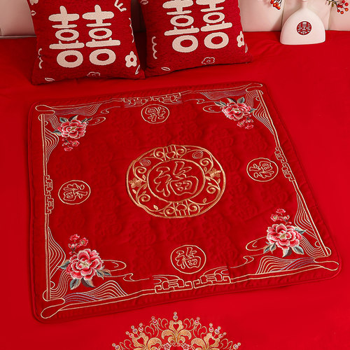 结婚新娘被子装饰褥子陪嫁坐著墨