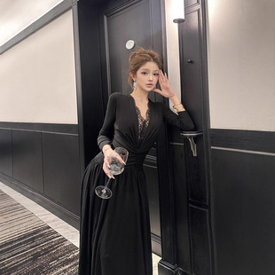 2025早秋新款法式复古蕾丝拼接V领白色长袖连衣裙女性感包臀裙子