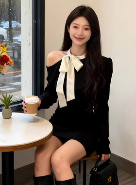 富家千金感黑色连衣裙女秋冬季内搭裙设计感显瘦性感御姐包臀裙子