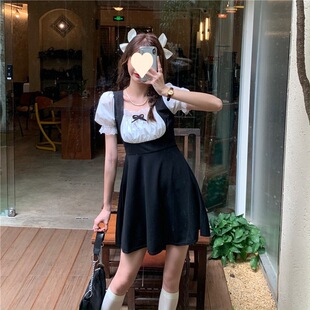 甜美可爱泡泡袖初恋裙法式拼接小黑裙收腰显瘦超仙女假两件连衣裙