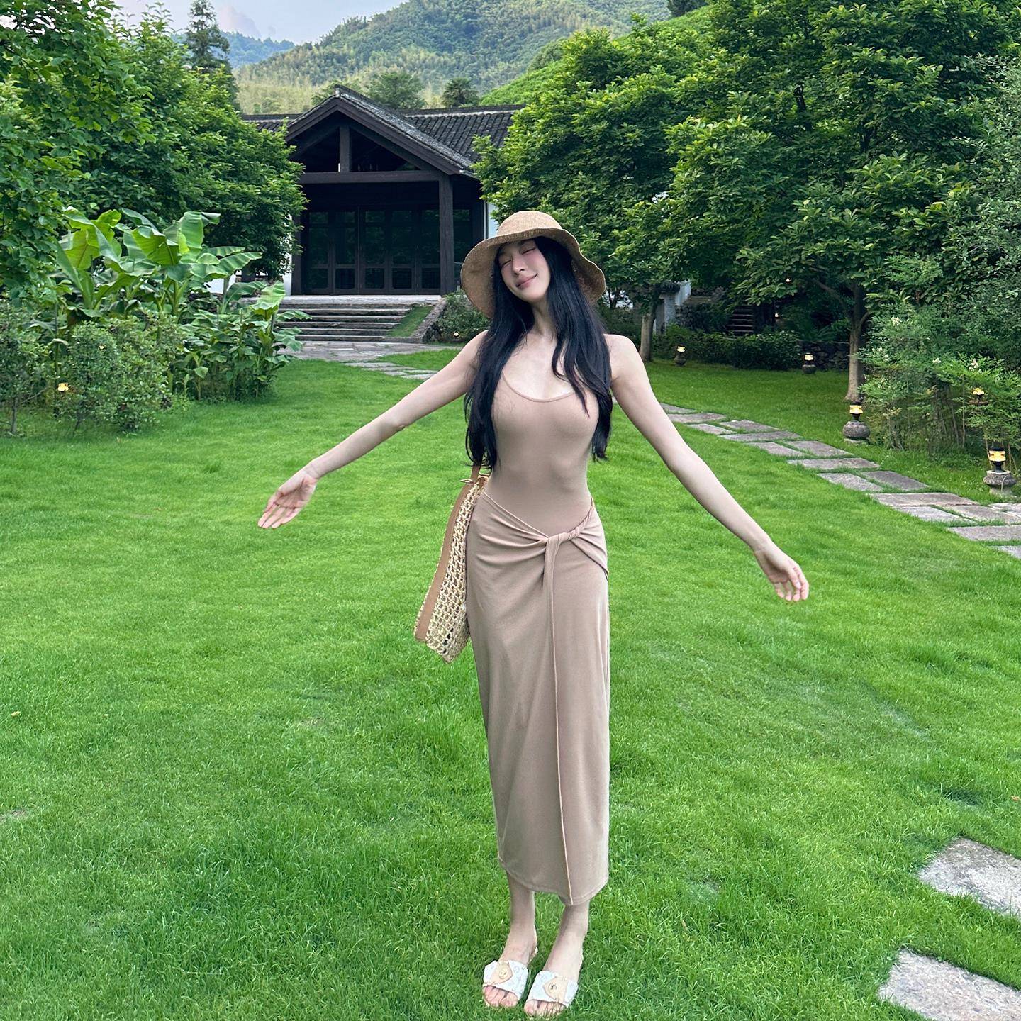 SX善喜弹力修身扭结吊带针织连衣裙不规则显瘦性感气质包臀长裙子