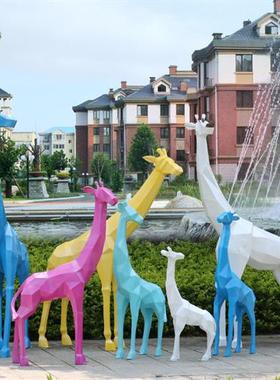 户外几何长颈鹿雕塑园林景观玻璃钢抽象块面动物装饰大型落地摆件