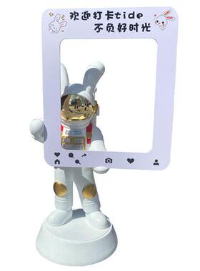 玻璃钢卡通太空兔子雕塑户外商场发光美陈景观网红打卡装饰大摆件