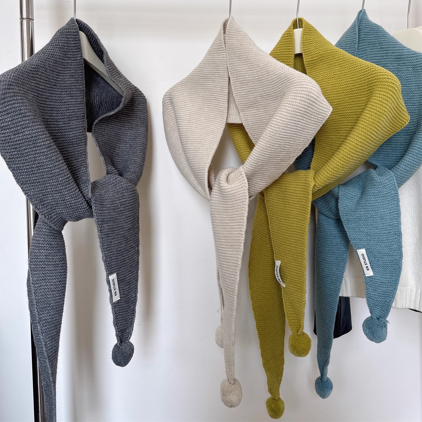 韩版可爱球球条纹三角围巾女2025新款百搭针织保暖披肩围脖