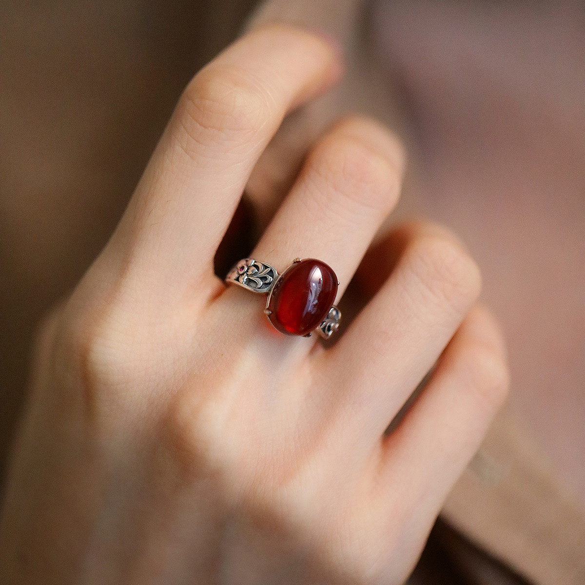 925银复古琥珀血珀椭圆蛋面戒指通勤简约时尚百搭食指戒