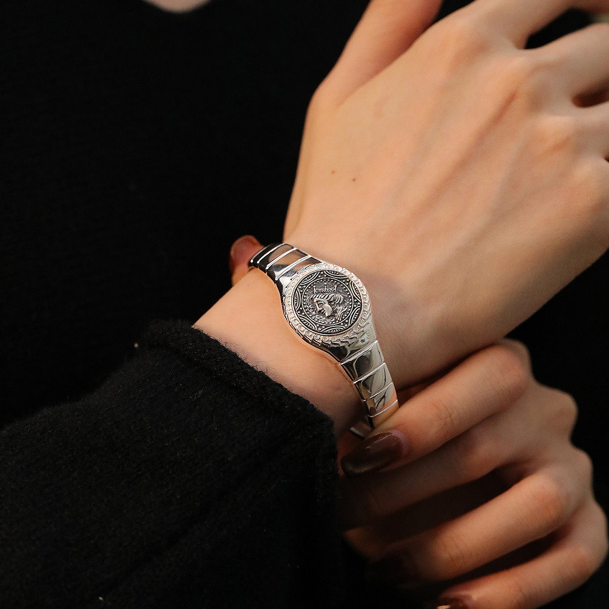 925银复古人像手表样式开口手镯女轻奢高级感实心镯子民族风饰品