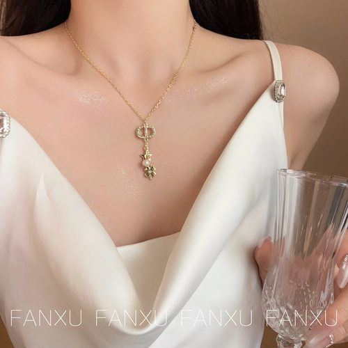 FANXU CD家法式新款幸运草星星吊坠项链高级感流苏锁骨链