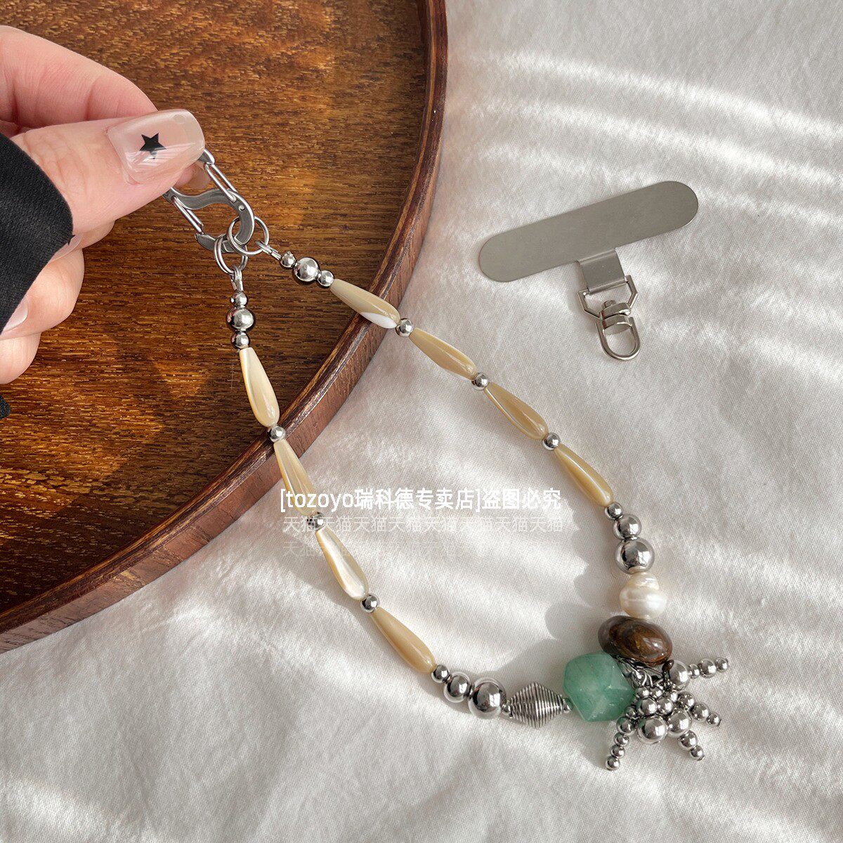 2026新款轻奢手机链挂饰特别时尚复古气质挂链手腕天然珍珠链条小