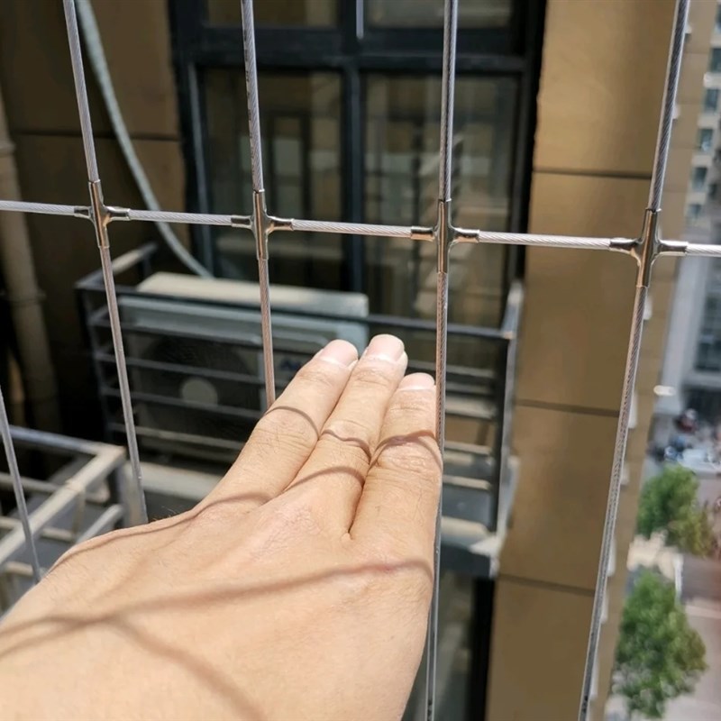 郑州隐形防护网儿童安全防坠网工程连廊钢丝网幼儿园学校楼梯防护