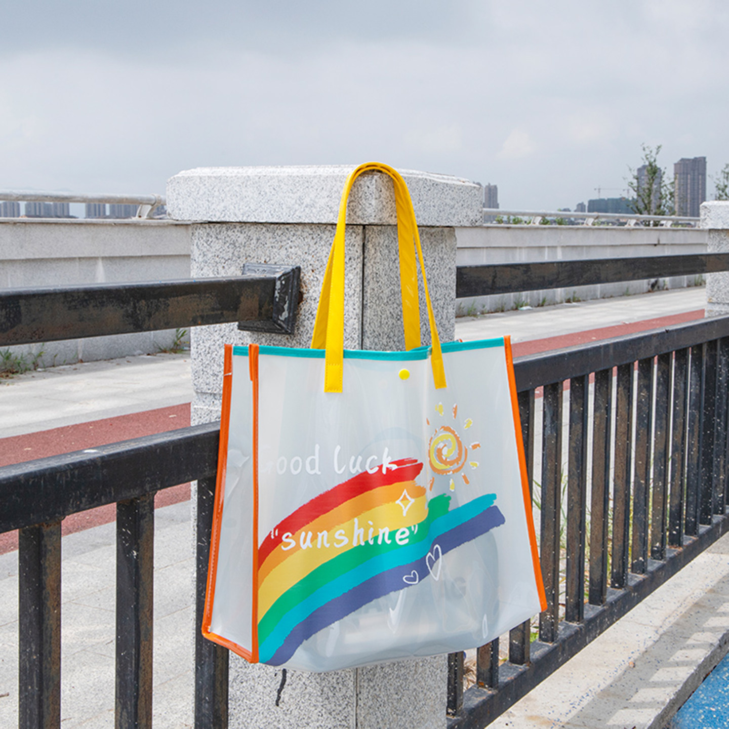 尚盈pvc彩虹款透明手提包女伴手儿童节礼品袋游泳防水沙滩果冻包