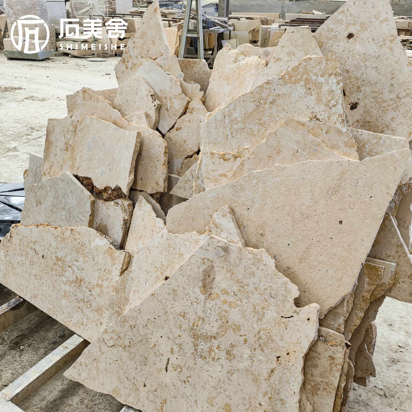 天然文化石莱姆石碎拼石材庭院地砖不规则毛石片别墅背景墙外墙砖